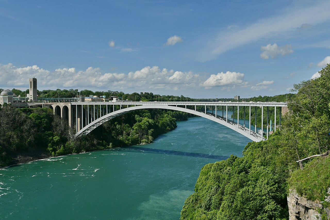 Canada-USA border bridge
